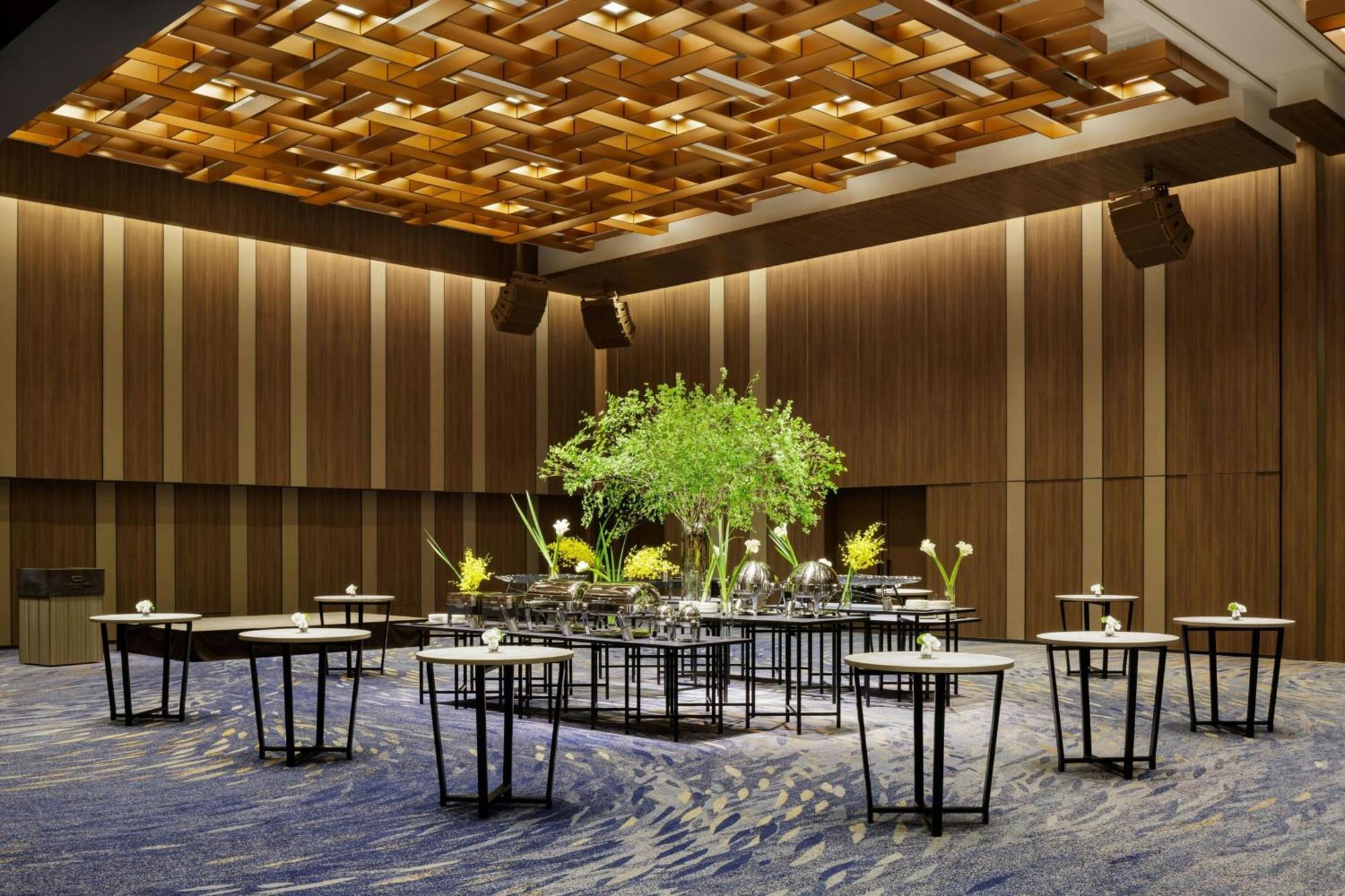 The Osaka Station Hotel, Autograph Collection Экстерьер фото